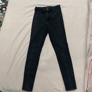 Size us 4 womens skinny black jeans from zara for less than half the price.